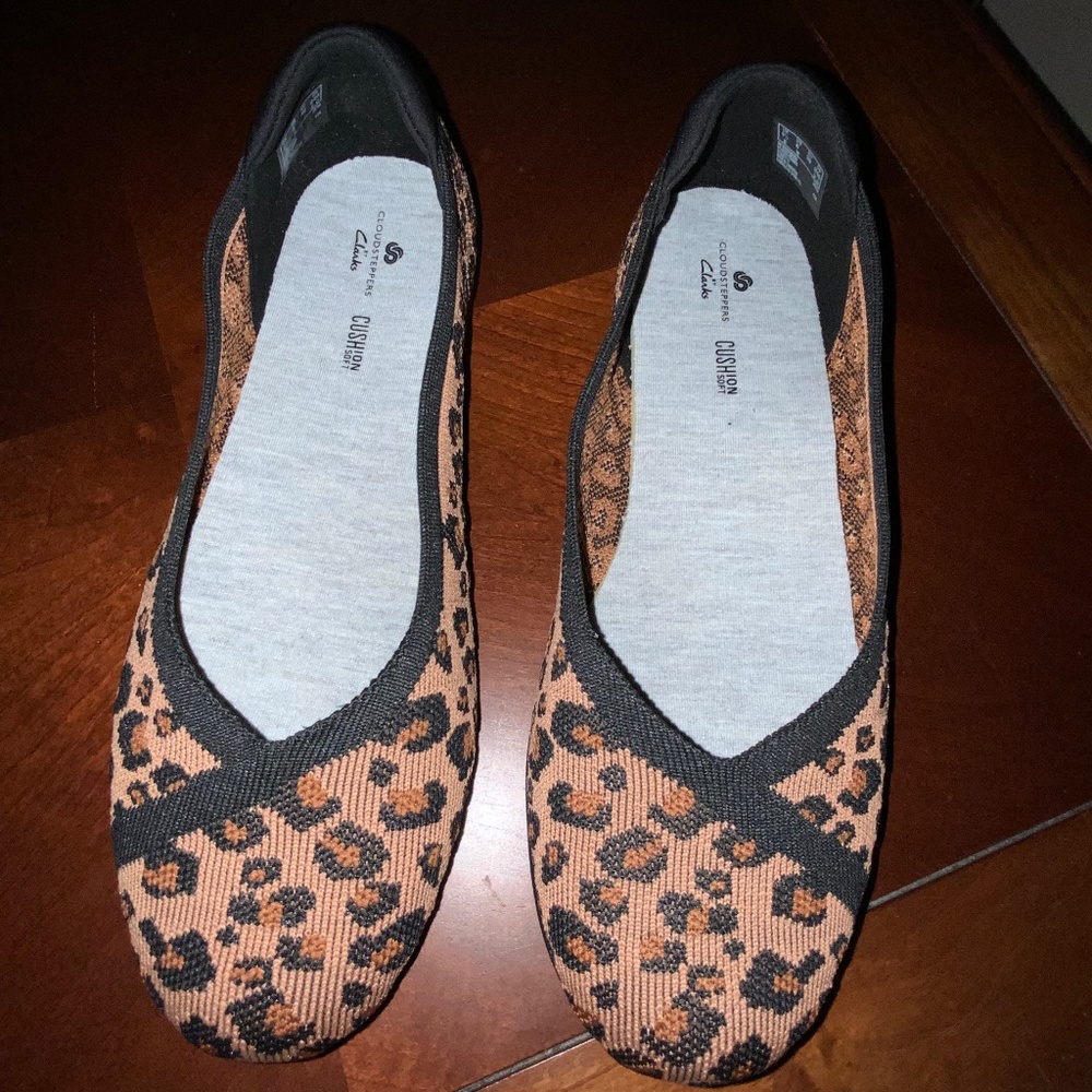 CLARKS LEOPARD PRINT KNIT BALLET FLAT  8W. CLOUDSTEPPER